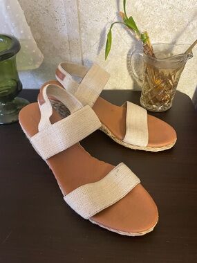 Tommy Bahama Beige Elastic-Strap Espadrille Sandals
